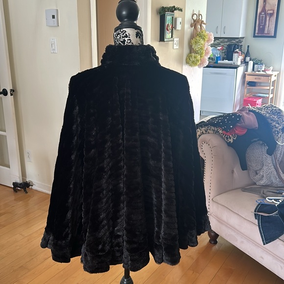 Velvet poncho - Picture 2 of 2